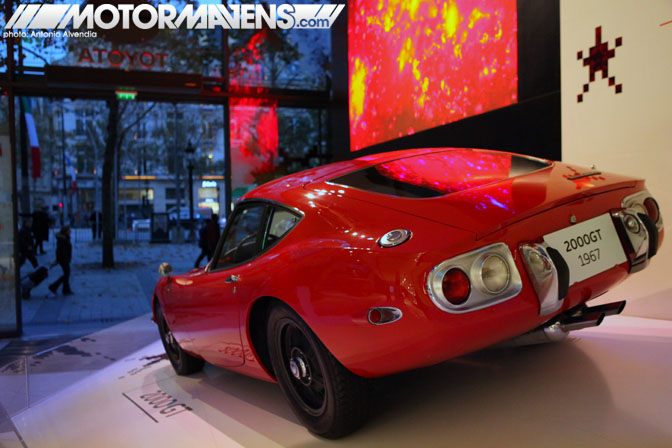 Toyota 2000GT 2000 GT Le Rendez-Vous Toyota rendezvous Paris France Champs-Elysées Champs Elysees showroom flagship store