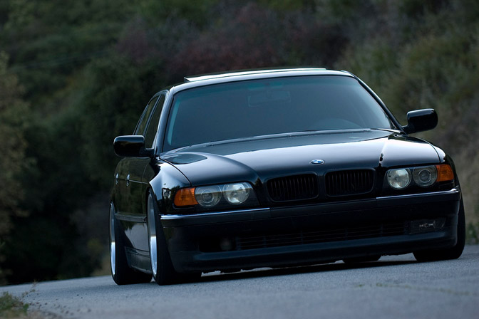 BMW-e38-740i-745-slammed-sedan-vip-02.jpg