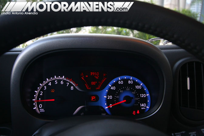 Nissan Cube gauge cluster